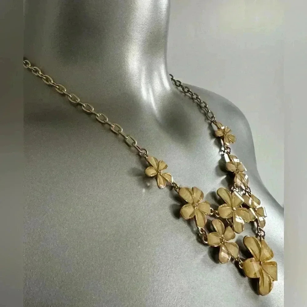 2 for $30 💎Vintage Floral Necklace - Picture 3 of 16